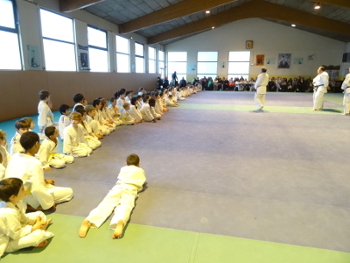 Le salut lors de la compétition kg par kg du 04 avril 2015